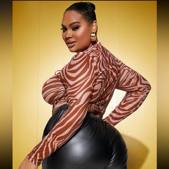 Zebra striped cut out knot front - Picture 2 of 4